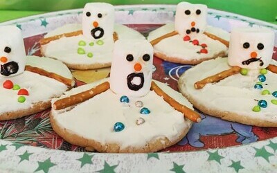 Gobble up a Melting Snowman Cookie!